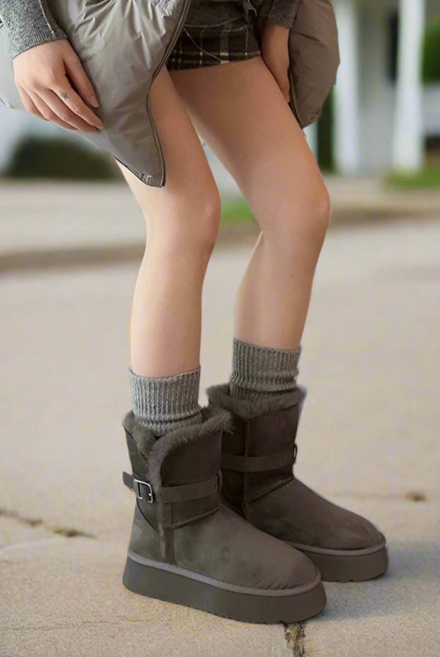 Ashore_Shop_Women_s_Winter_Warm_and_Comfortable_Flat_Fur_Boots-4