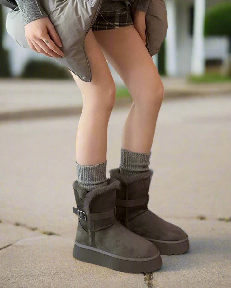 Ashore_Shop_Women_s_Winter_Warm_and_Comfortable_Flat_Fur_Boots-4