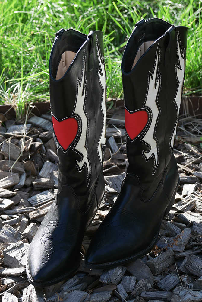 Ashore_Western_Shop_black_western_cowgirl_boots_with_distinctive_embroidery