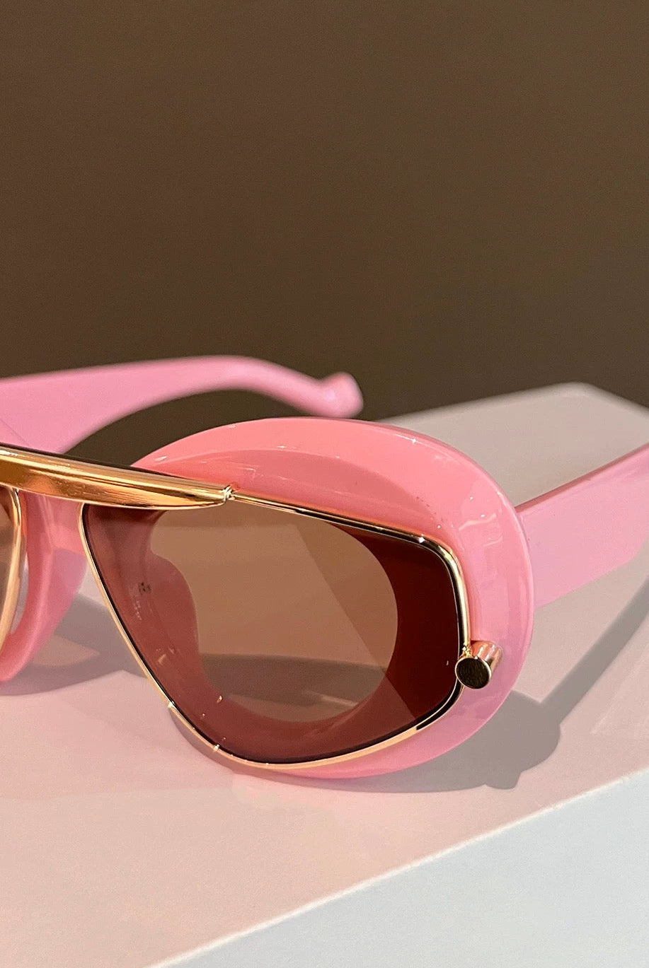 Thick_Oval_Tinted_UV400_Shades_Luxury_Sunglass-2