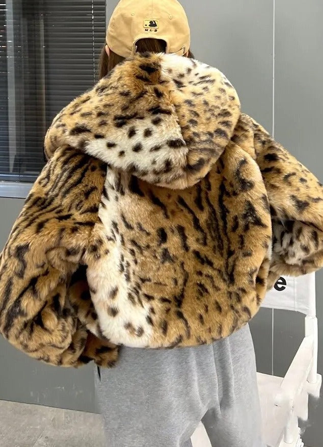 Ashore-Shop-Winter-Short-Thick-Warm-Leopard-Print-Faux-Fur-Coat-Women-with-Hood-1