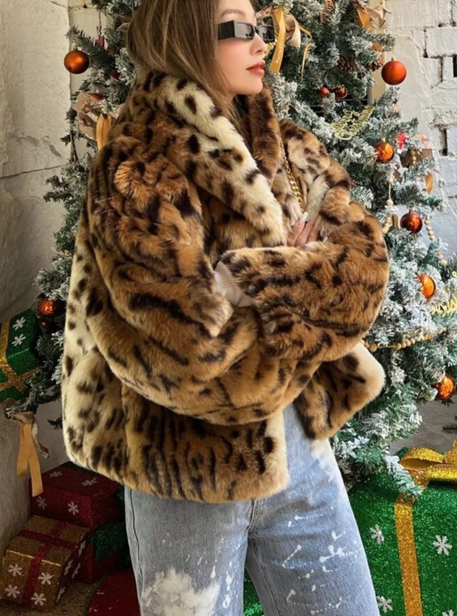 Ashore-Shop-Winter-Short-Thick-Warm-Leopard-Print-Faux-Fur-Coat-Women-with-Hood-2
