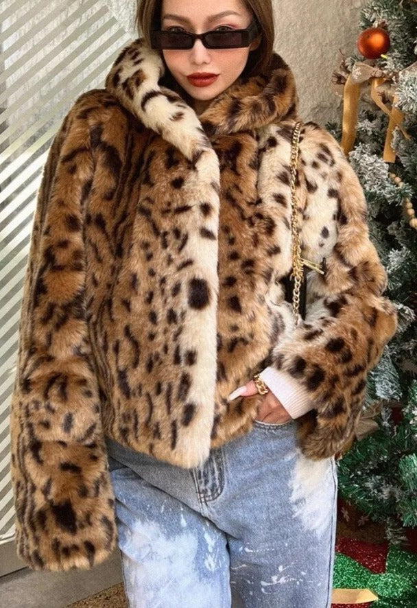Ashore-Shop-Winter-Short-Thick-Warm-Leopard-Print-Faux-Fur-Coat-Women-with-Hood-4