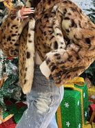 Ashore-Shop-Winter-Short-Thick-Warm-Leopard-Print-Faux-Fur-Coat-Women-with-Hood-5