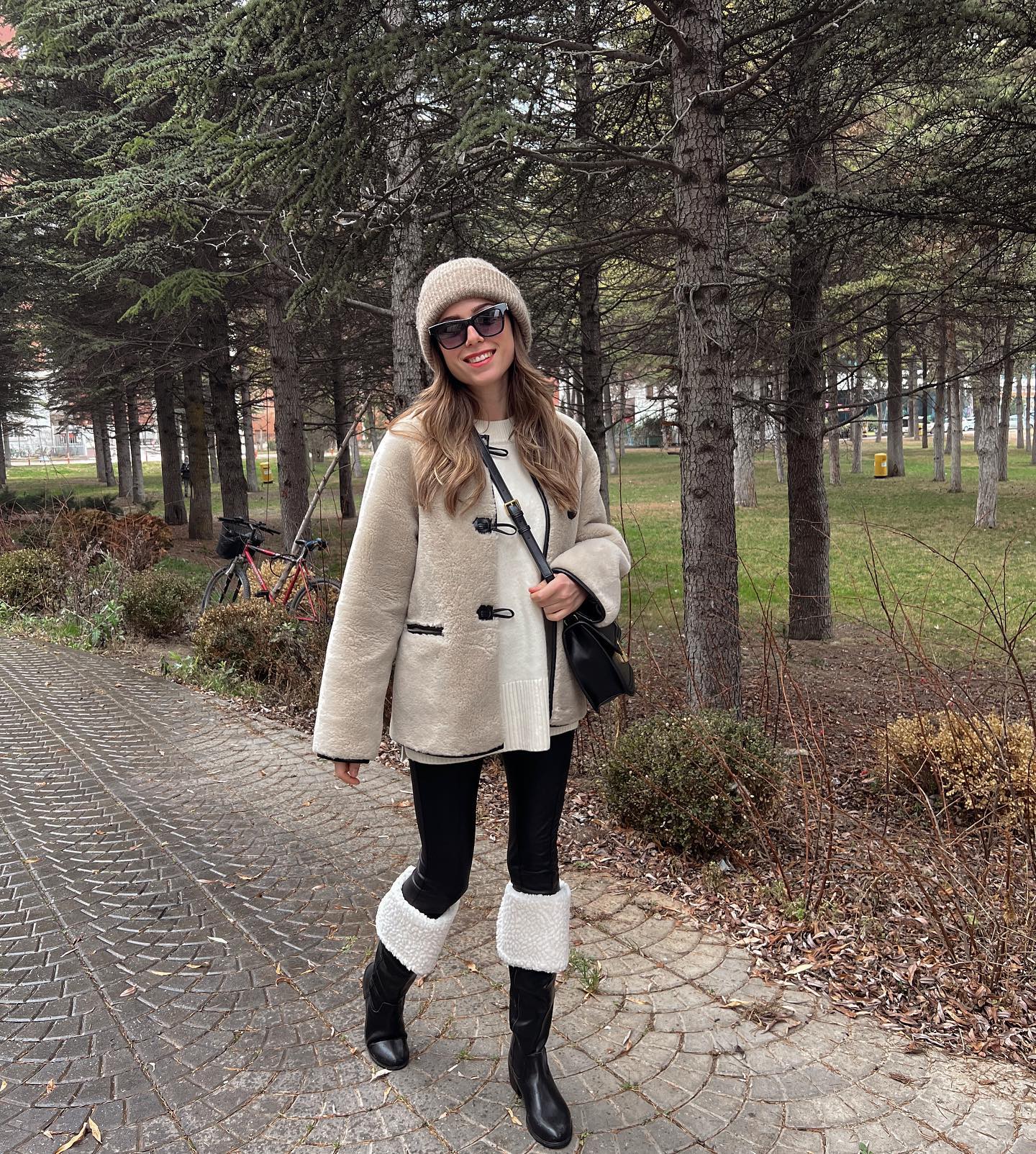 Ashore -Shop-Jacket-2023-Winter-Elegant-Thicken-Chic-Horn-Button-Female-Coat-Gentle-Fur-coats-1