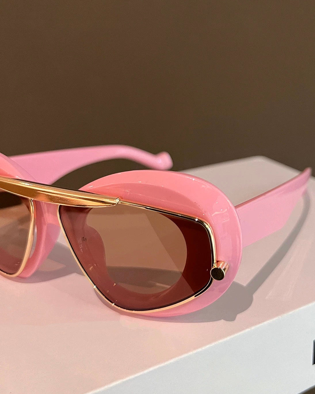Thick_Oval_Tinted_UV400_Shades_Luxury_Sunglass-2
