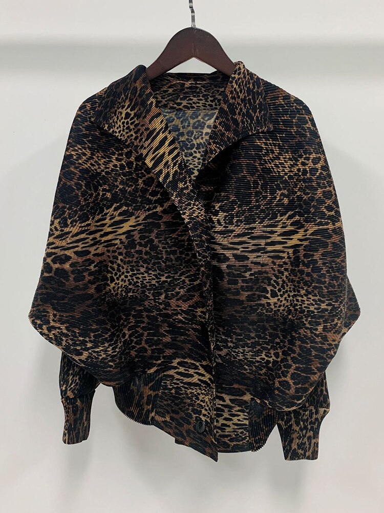 ASHORE Ripple Stretch: Print Pleated Shirts For Women  Turn-down Collar Long Sleeves Single Breasted Tops Female Vintage Clothes Spring