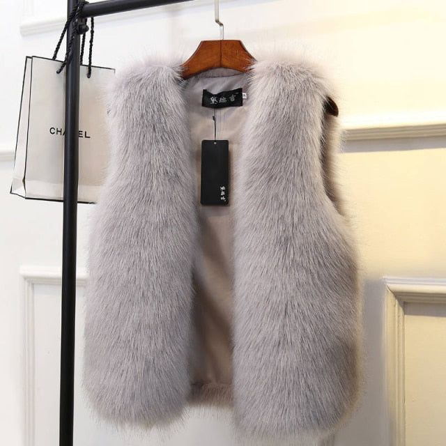 New Winter Female Fox Fur Vest Coat Winter Warm White Black Gray Fur Vest Jacket Large Size 2XL Sleeveless Coat